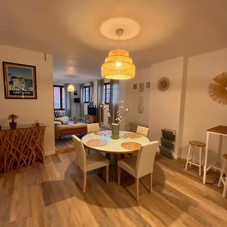 Le Duplex Du Palais 아파트